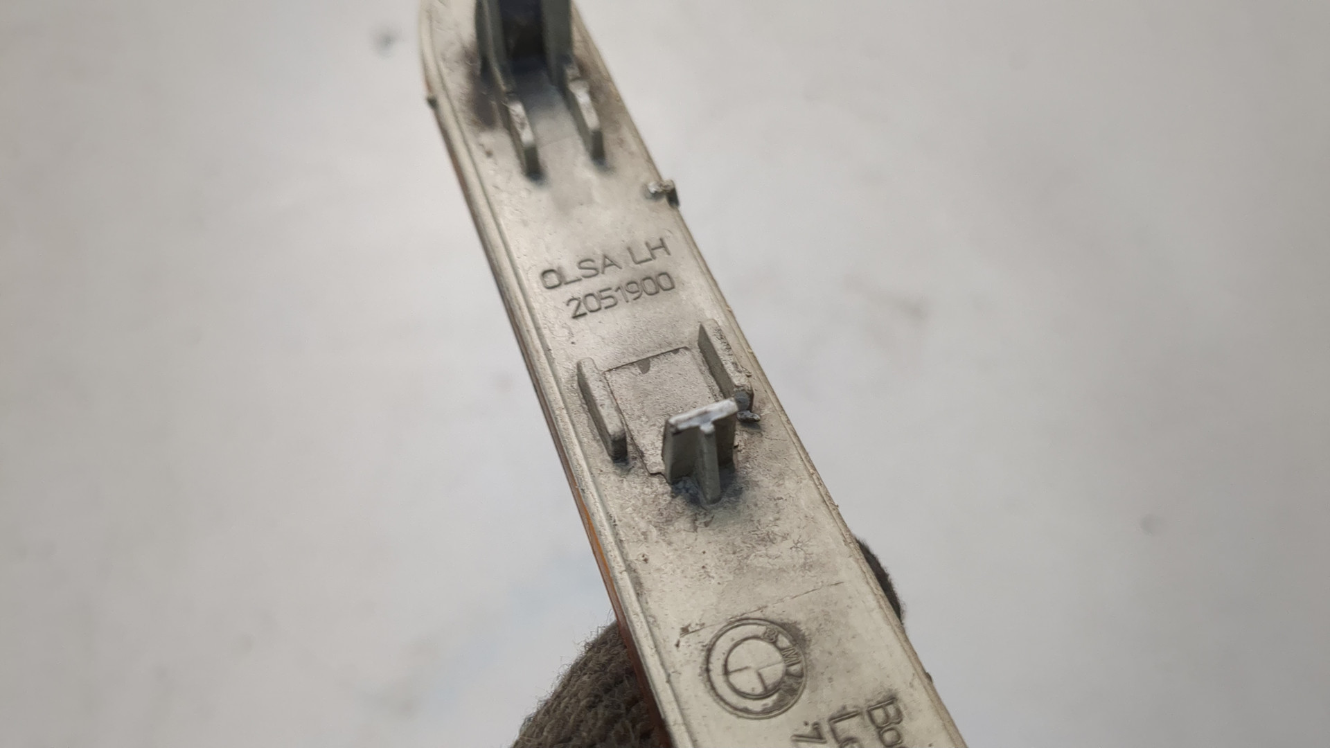 Отражатель передний левый у фары