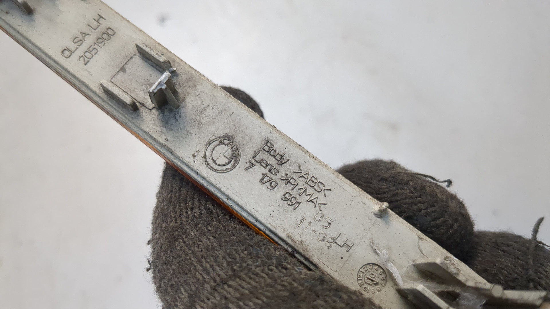 Отражатель передний левый у фары