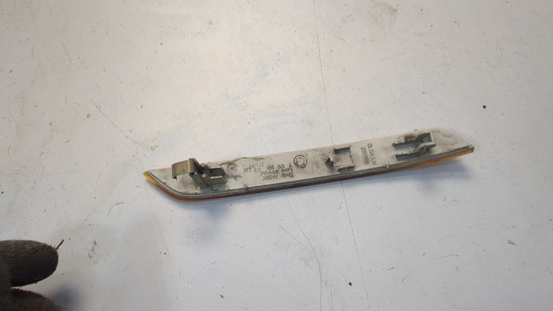 Отражатель передний левый у фары