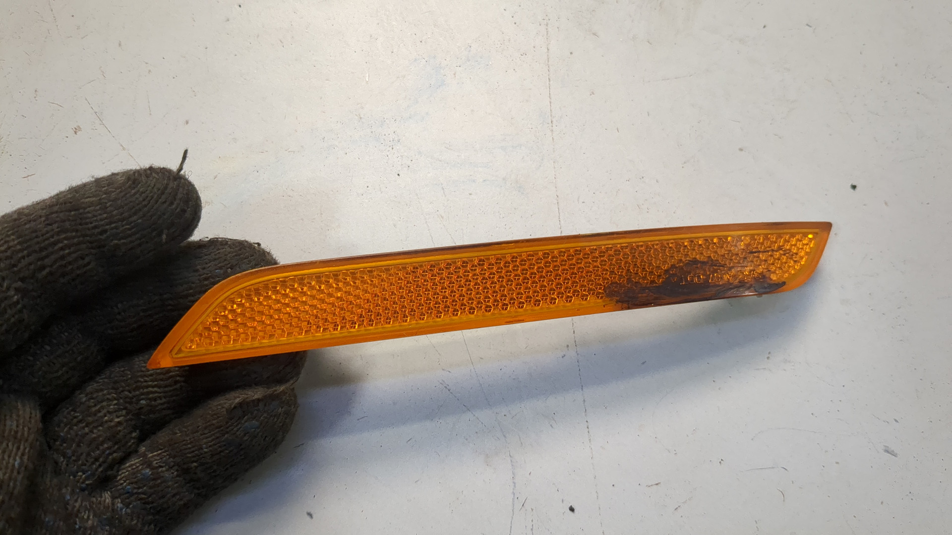 Отражатель передний левый у фары