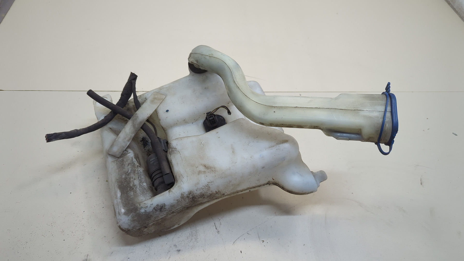 Бачок омывателя лобового стекла