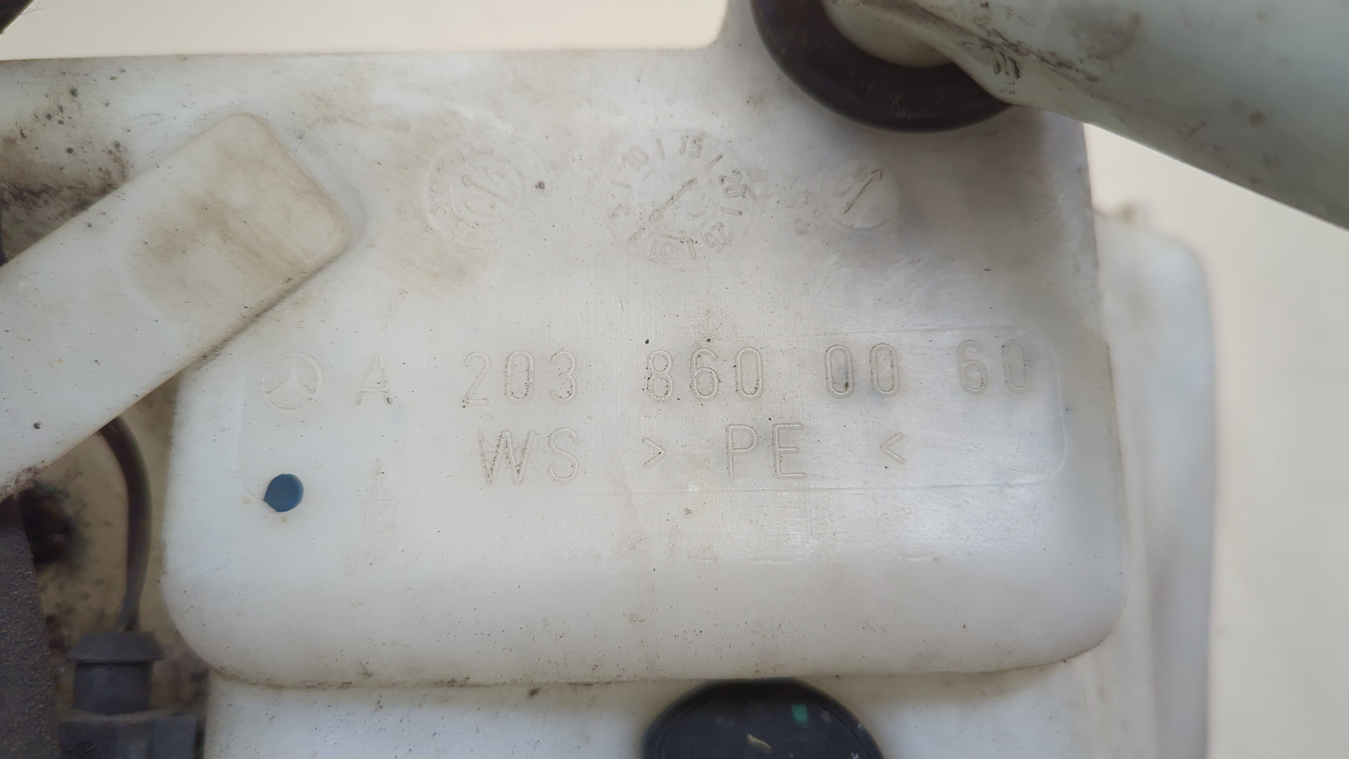 Бачок омывателя лобового стекла