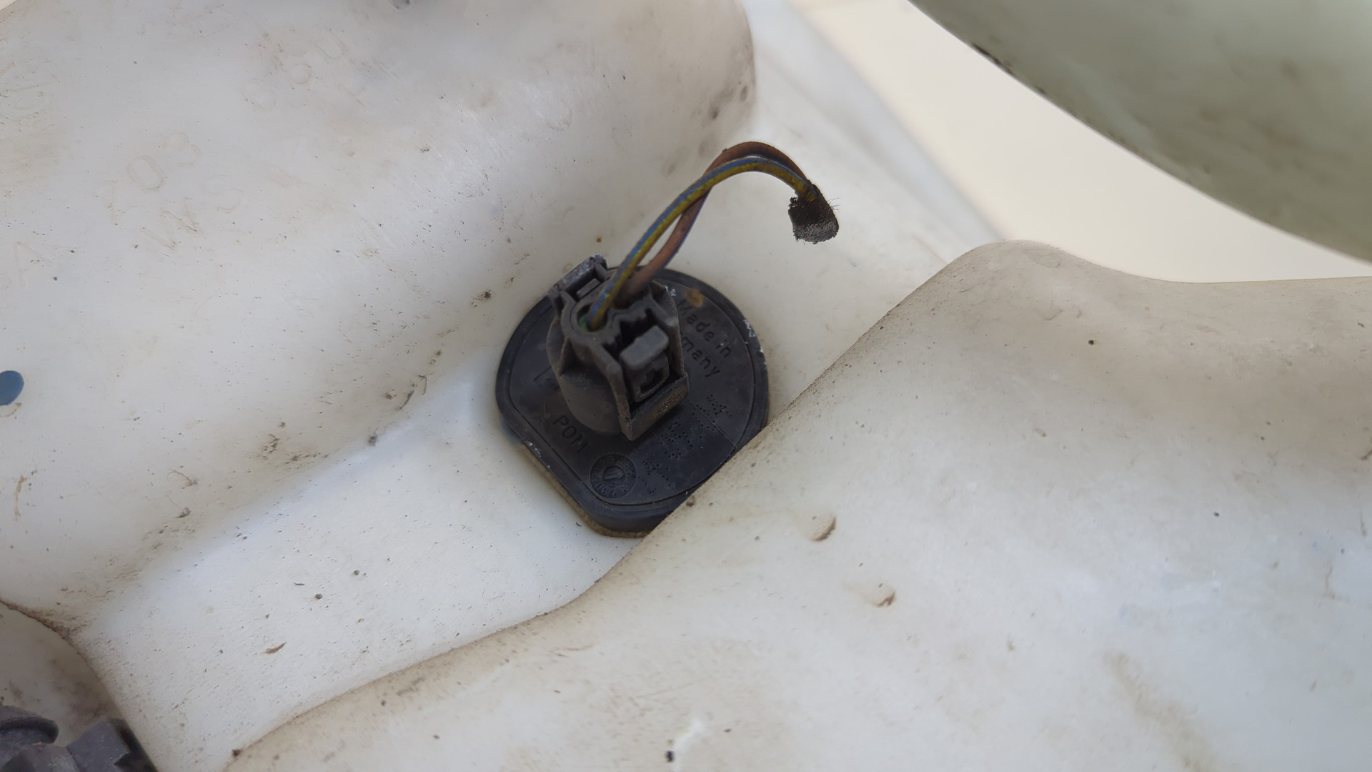 Бачок омывателя лобового стекла