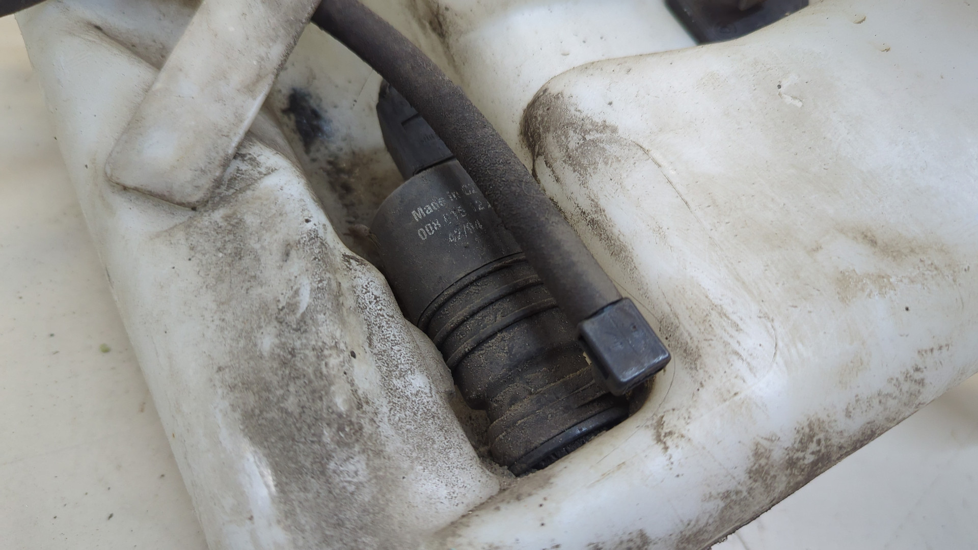 Бачок омывателя лобового стекла