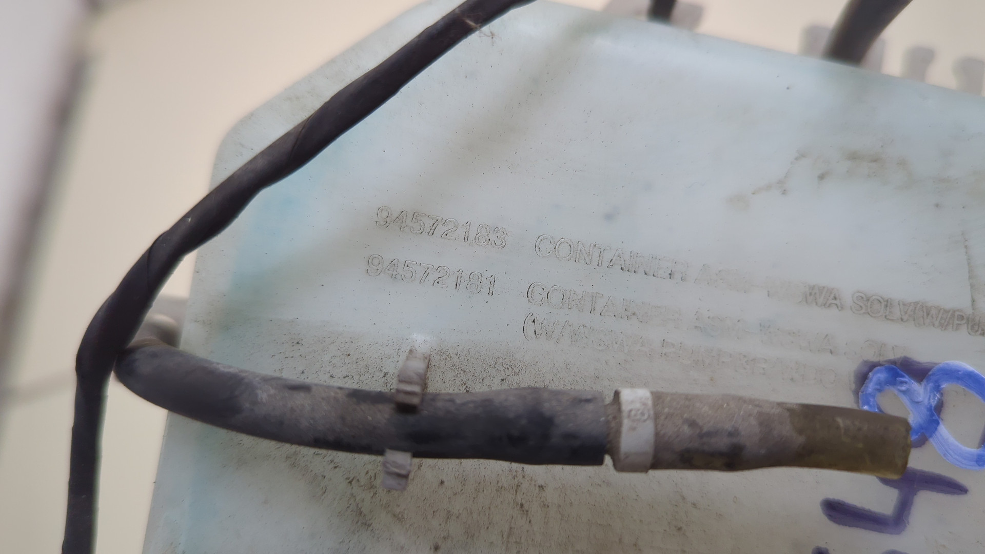 Бачок омывателя лобового стекла