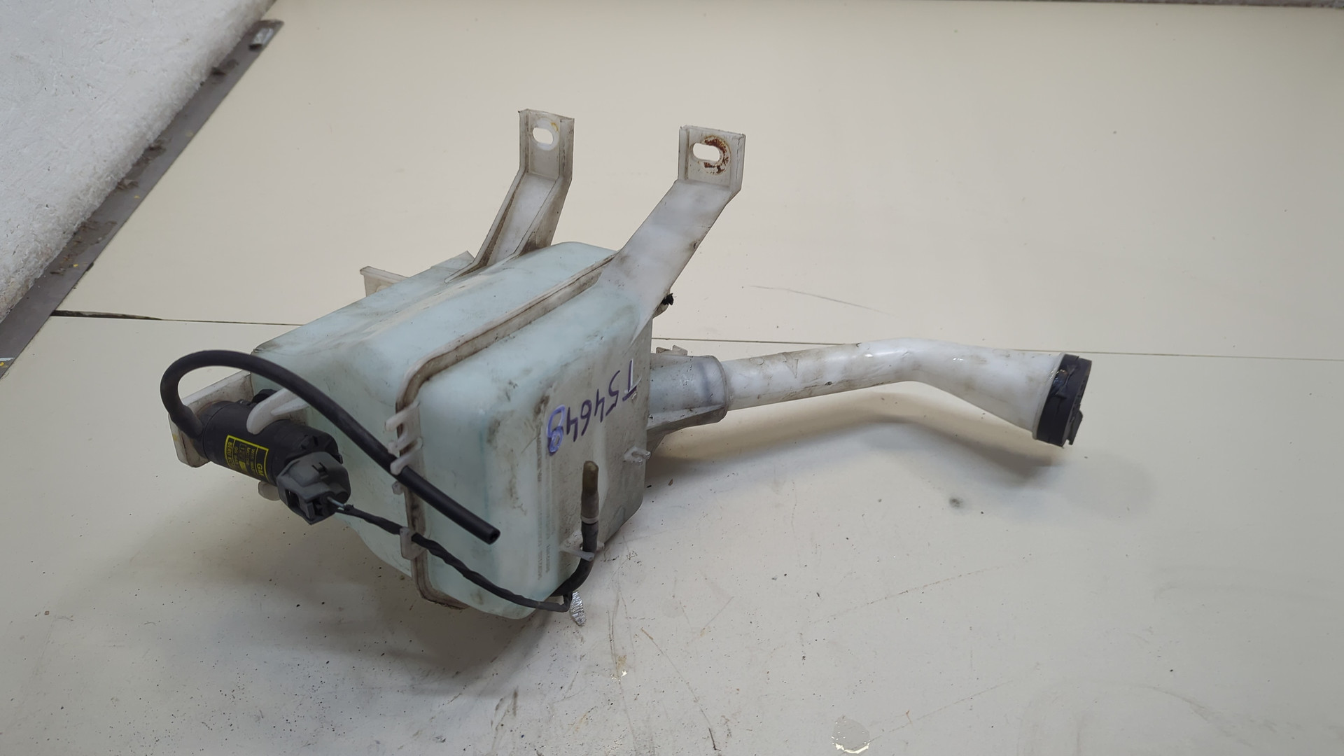 Бачок омывателя лобового стекла