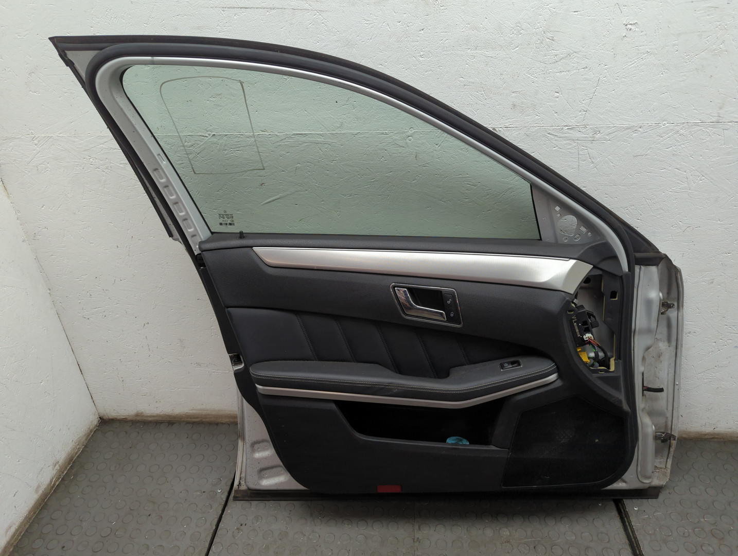 Дверь передняя левая