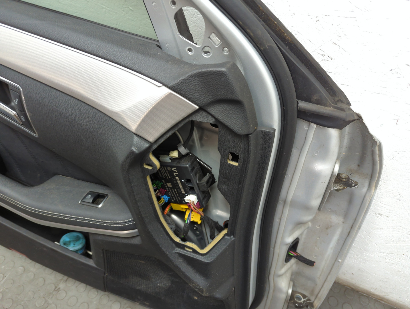 Дверь передняя левая