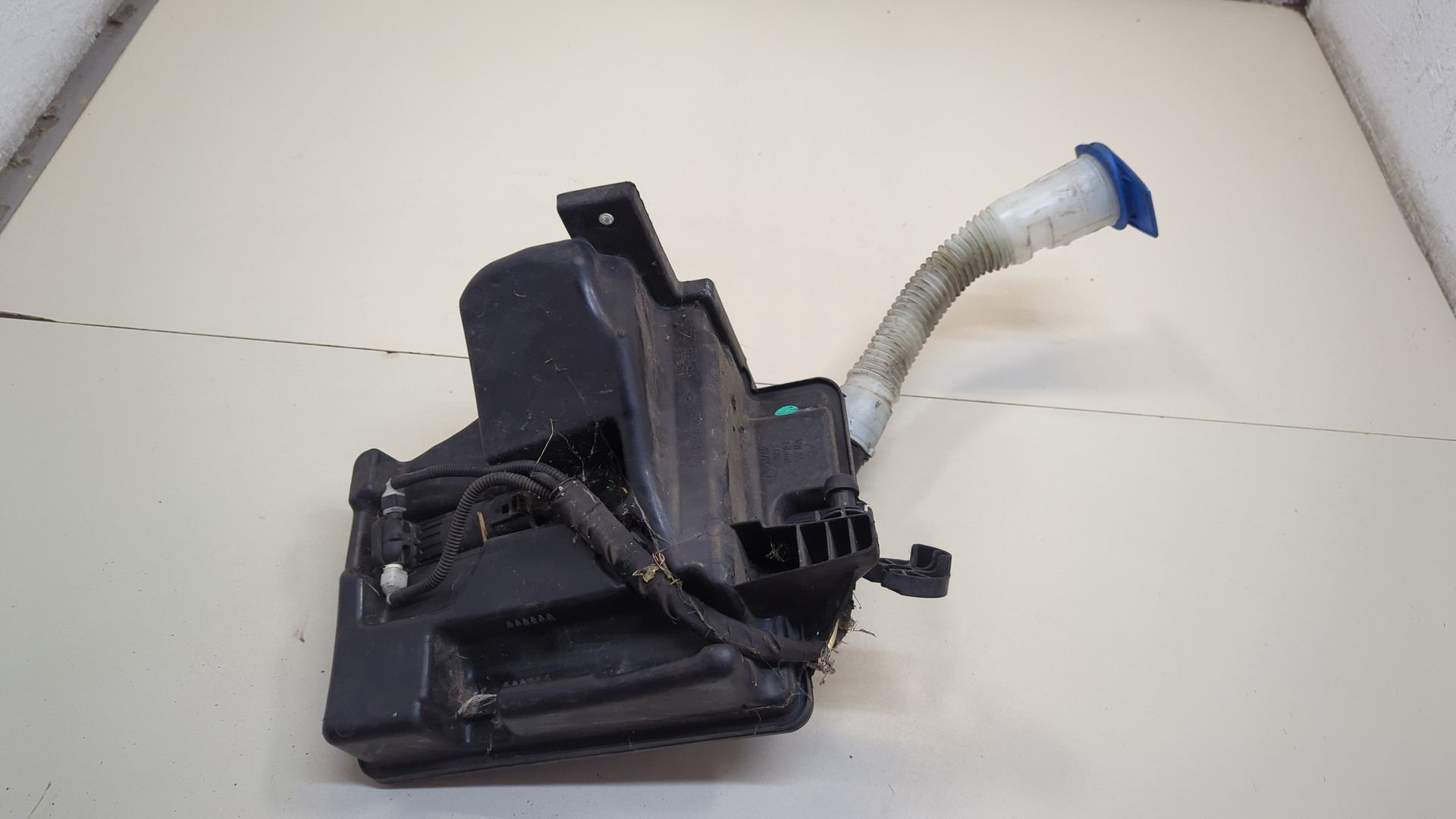 Бачок омывателя лобового стекла