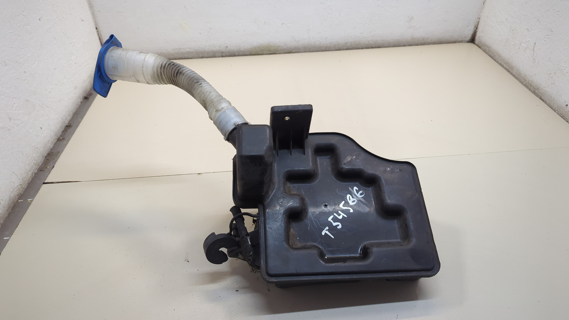 Бачок омывателя лобового стекла