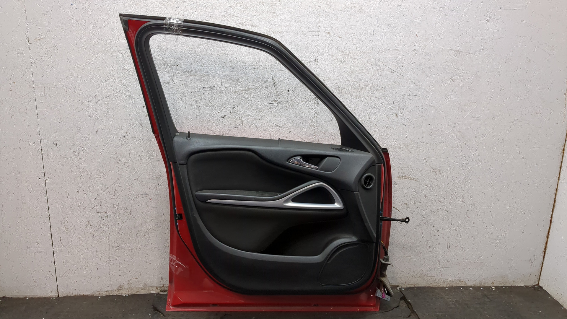 Дверь передняя левая