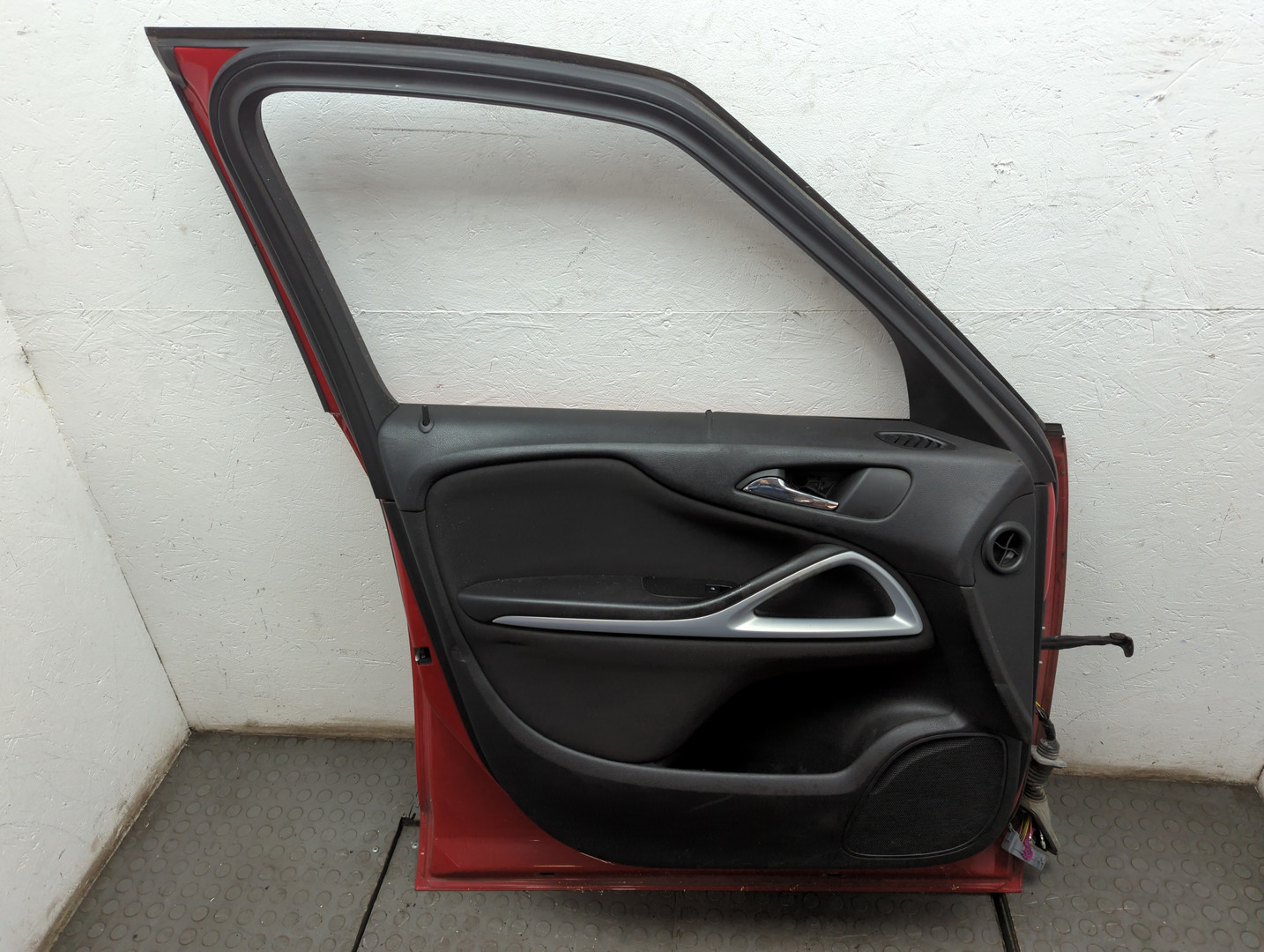 Дверь передняя левая