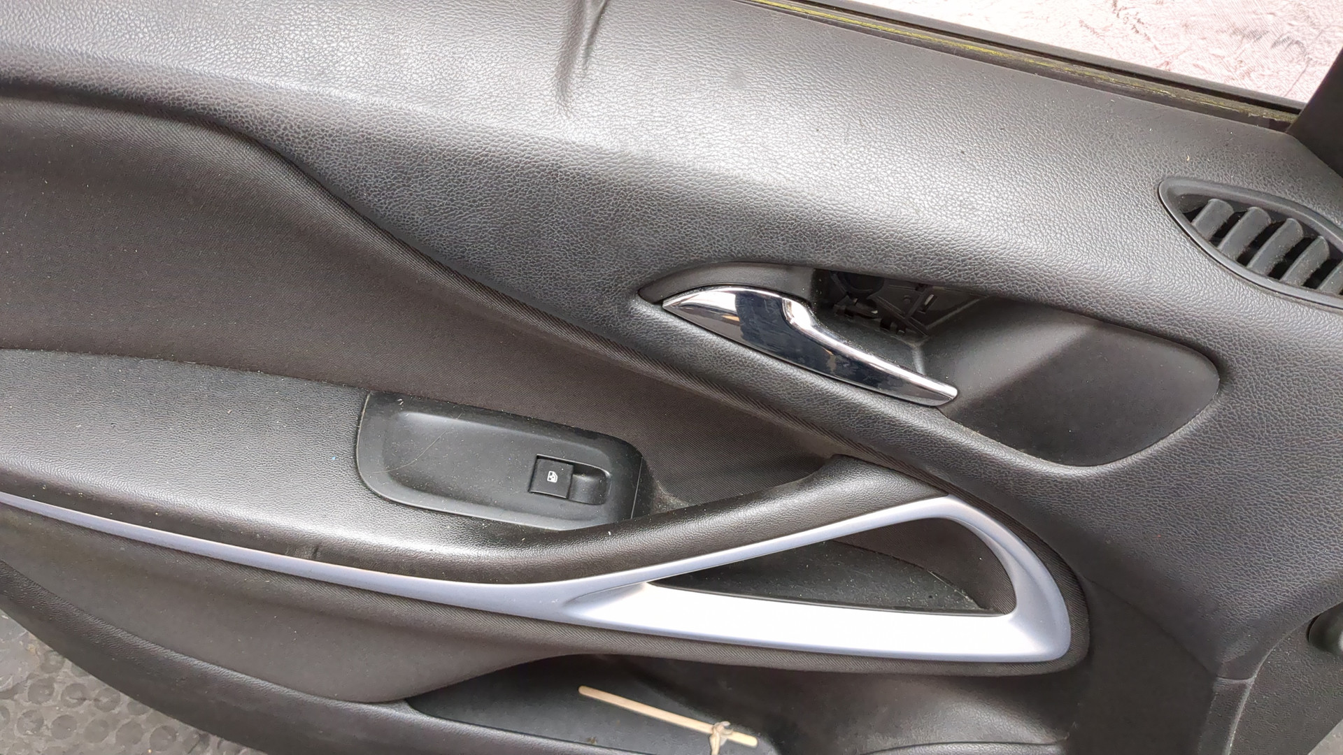 Дверь передняя левая