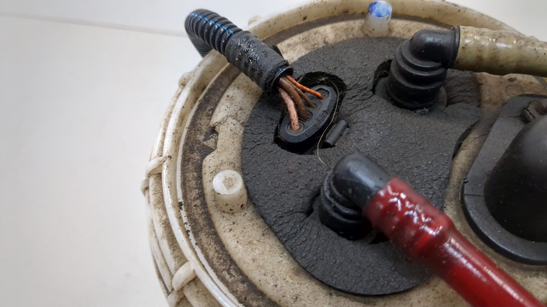 Насос топливный электрический