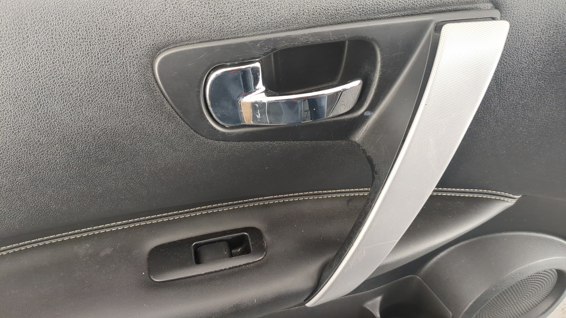 Дверь передняя левая