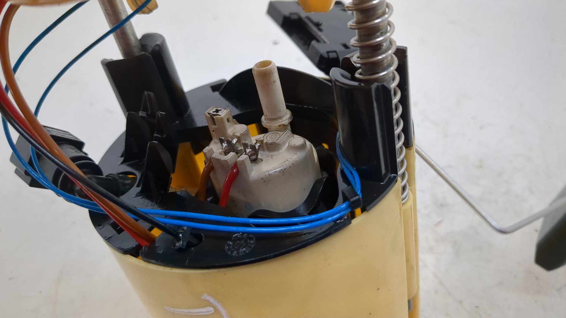 Насос топливный электрический