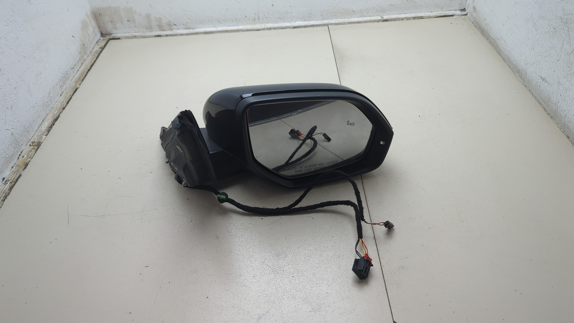 Зеркало правое электрическое