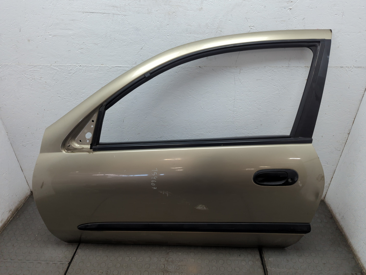 Дверь передняя левая