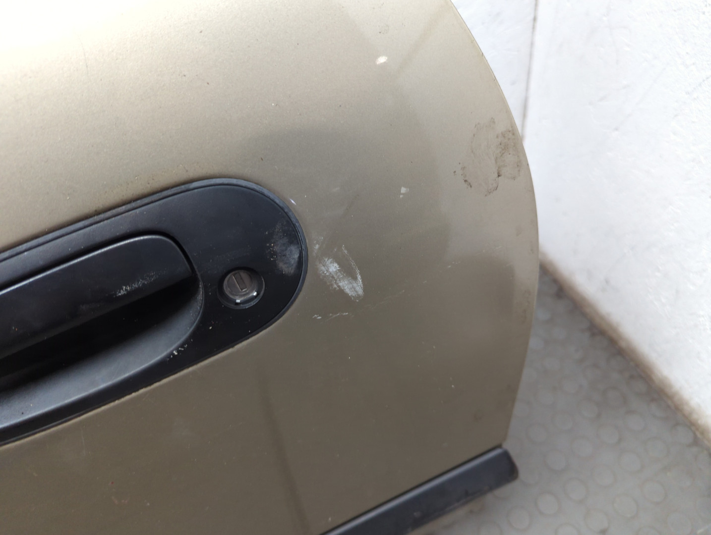 Дверь передняя левая