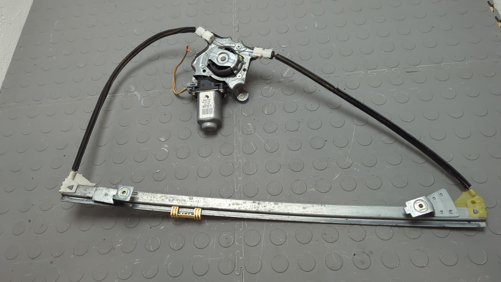 Стеклоподъемник электр. передний правый