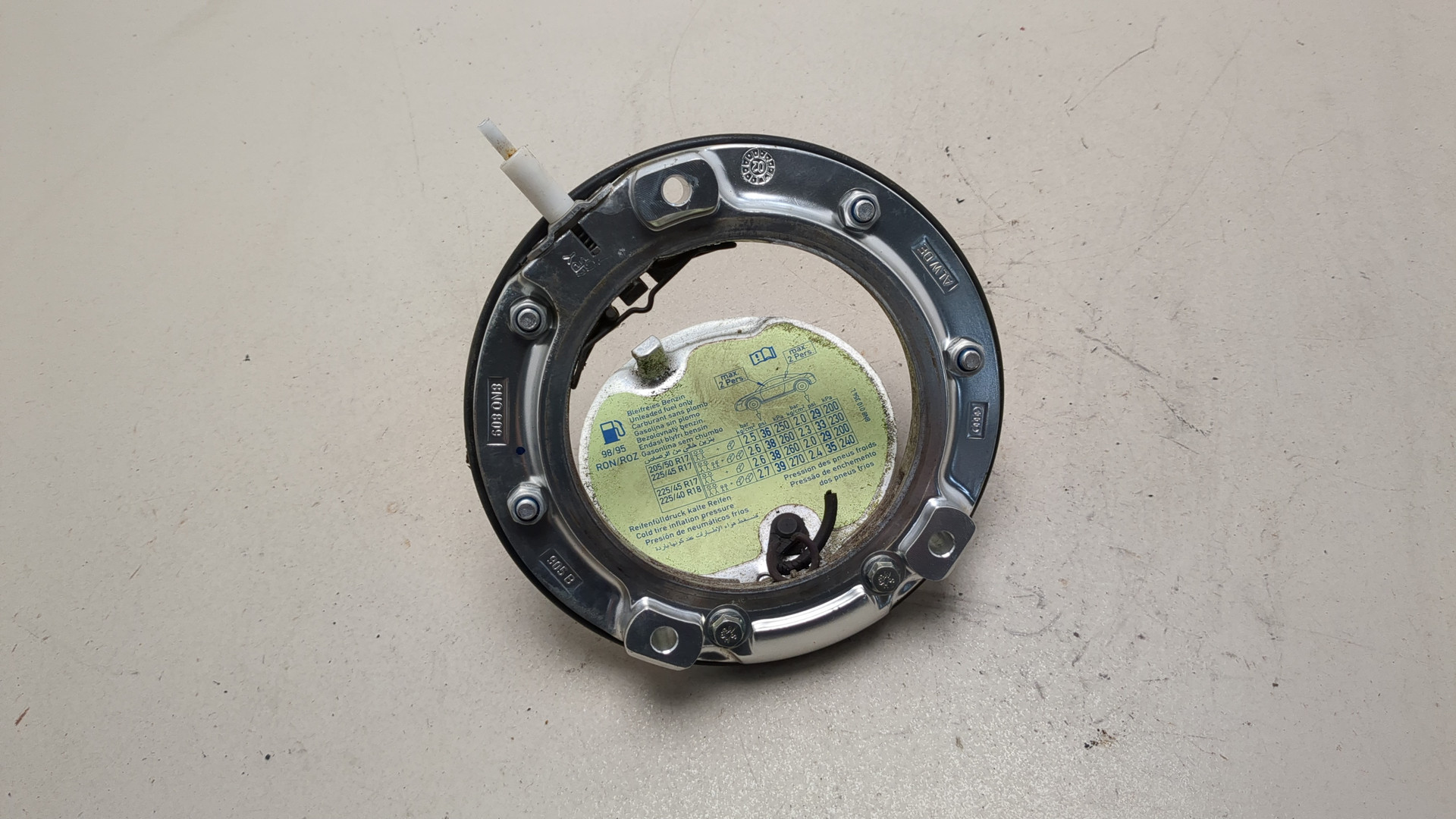 Лючок бензобака