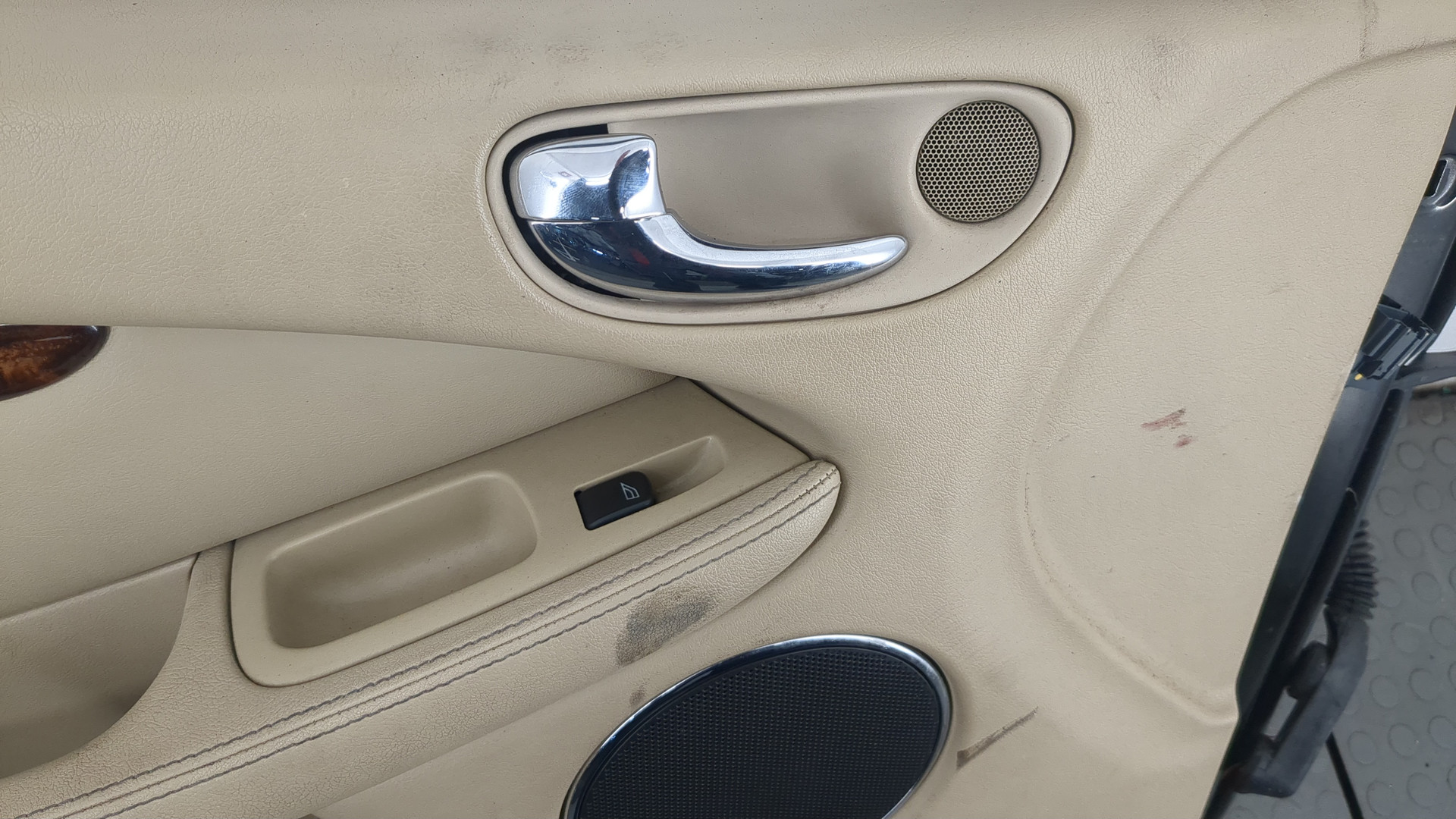 Дверь передняя левая