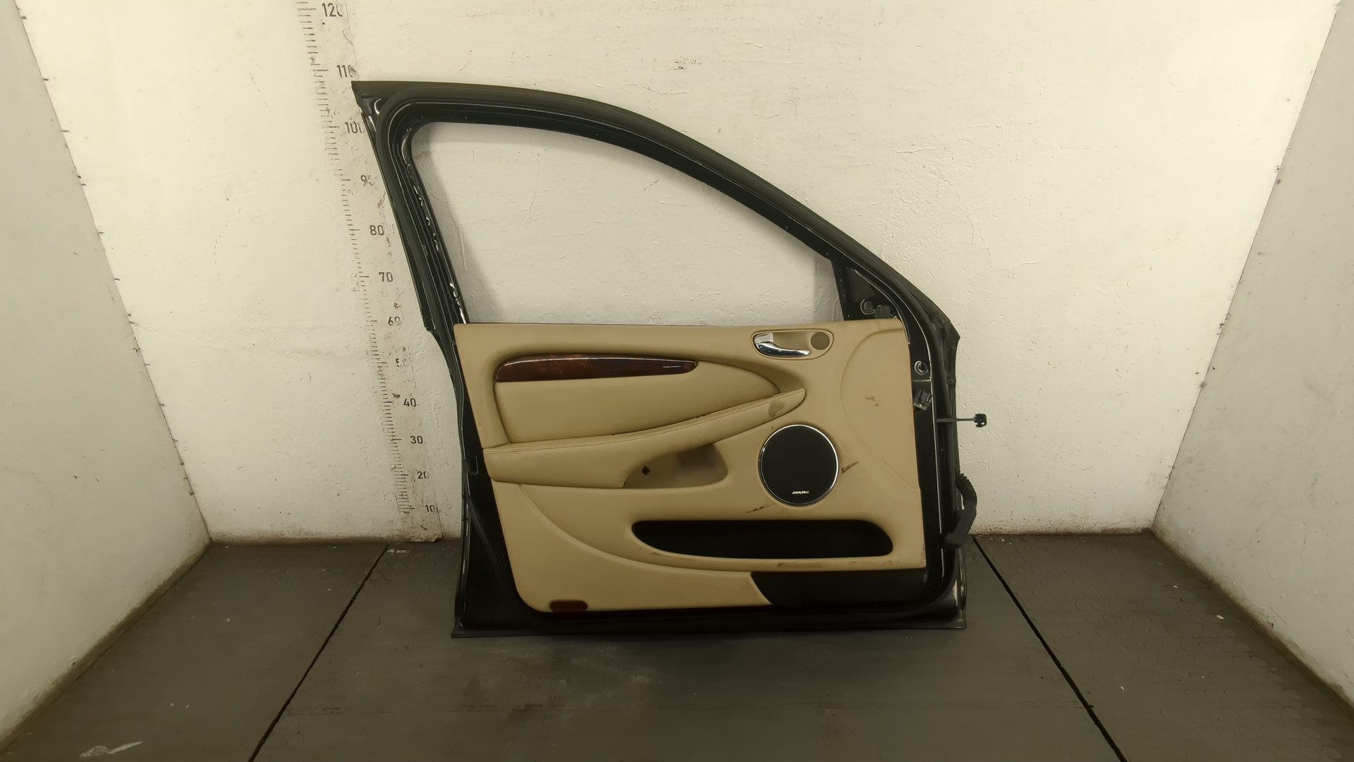 Дверь передняя левая