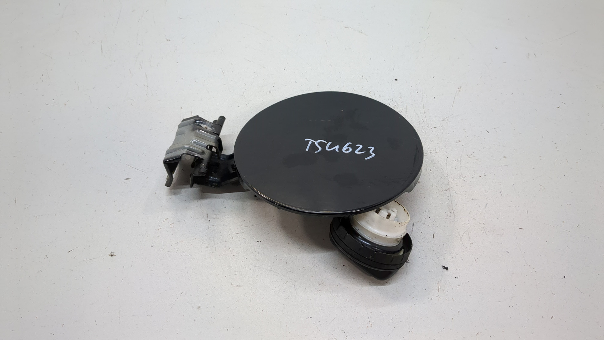 Лючок бензобака