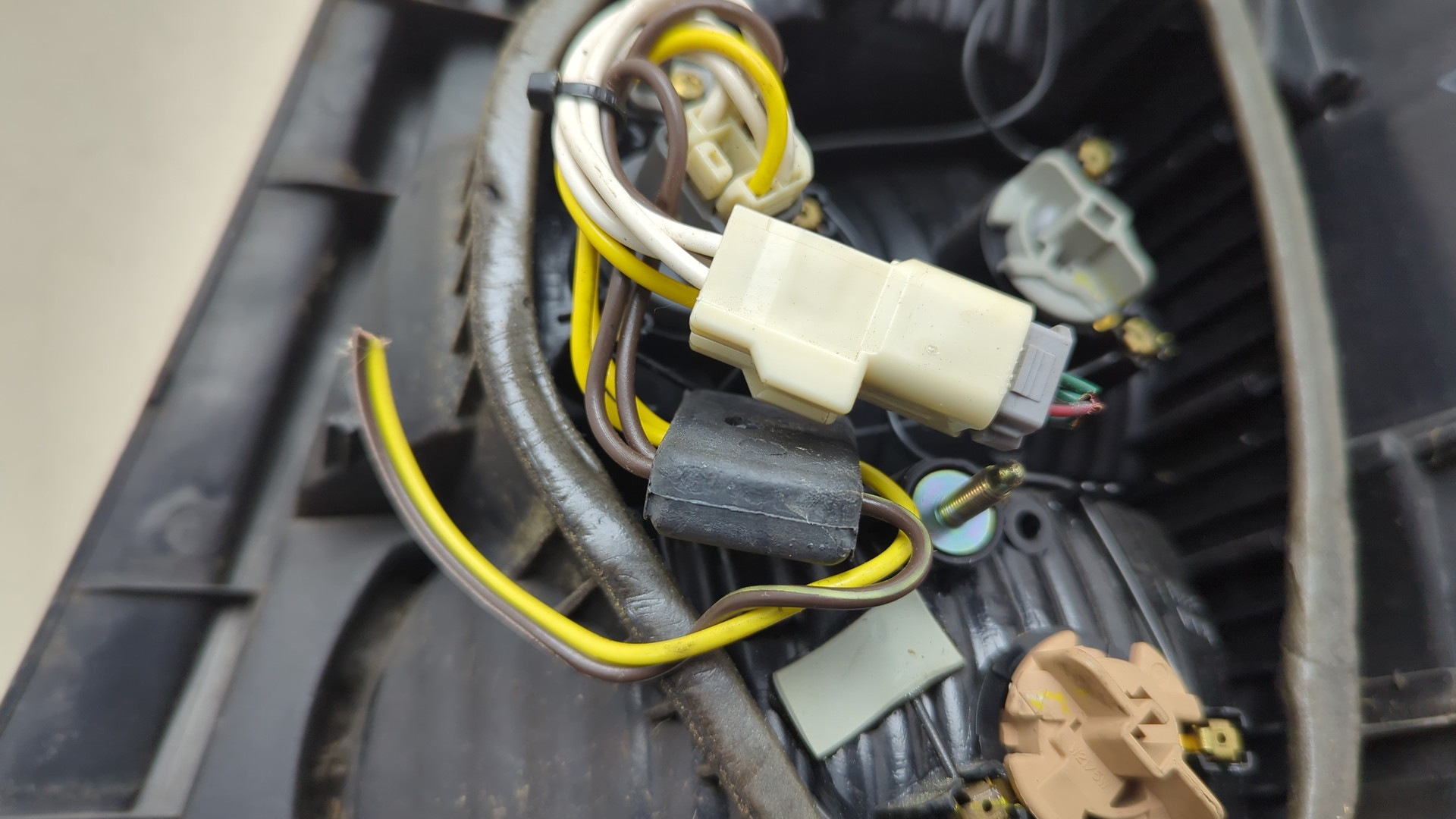 Фонарь задний левый