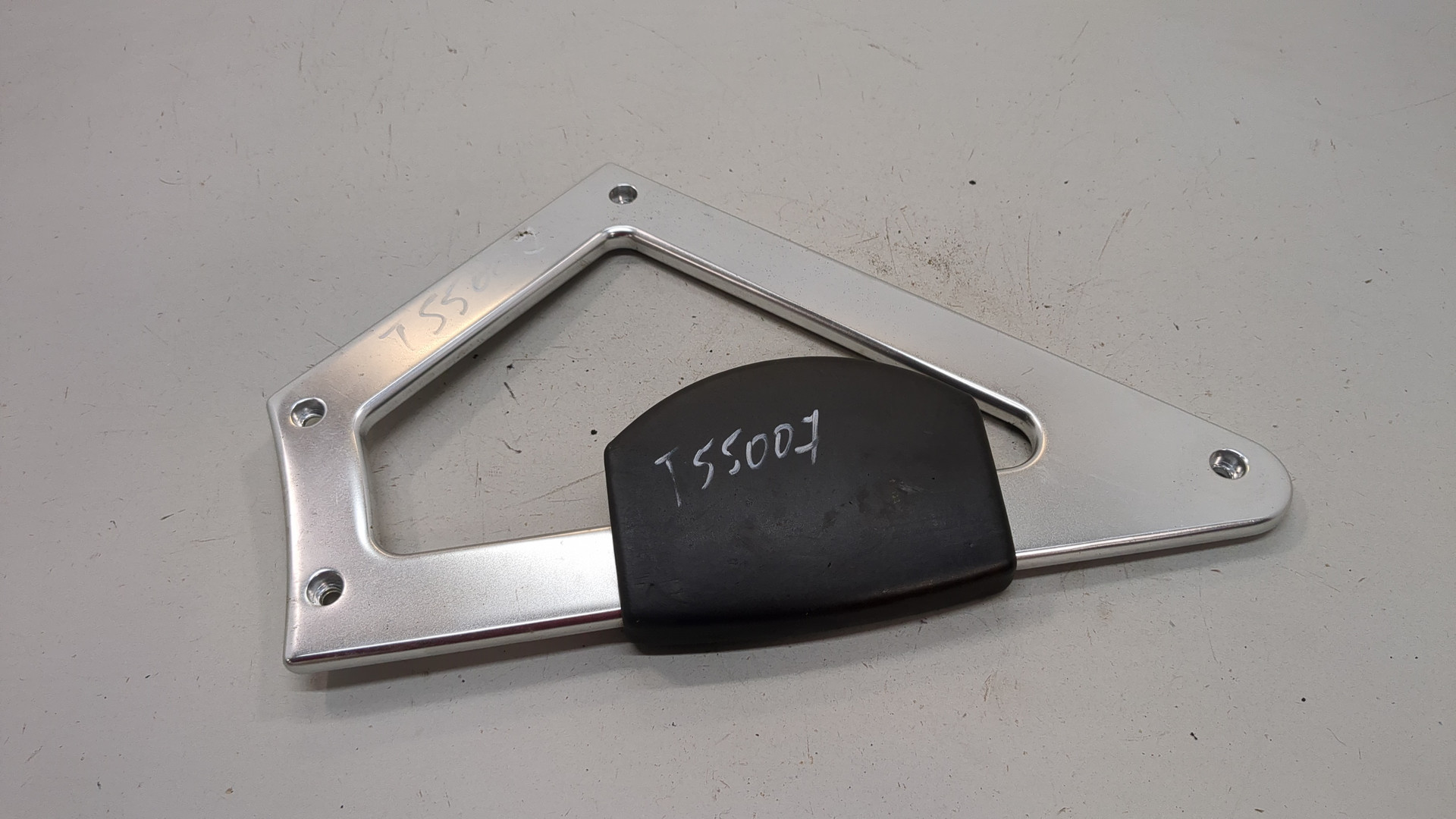 Кронштейн (сопут. товар)