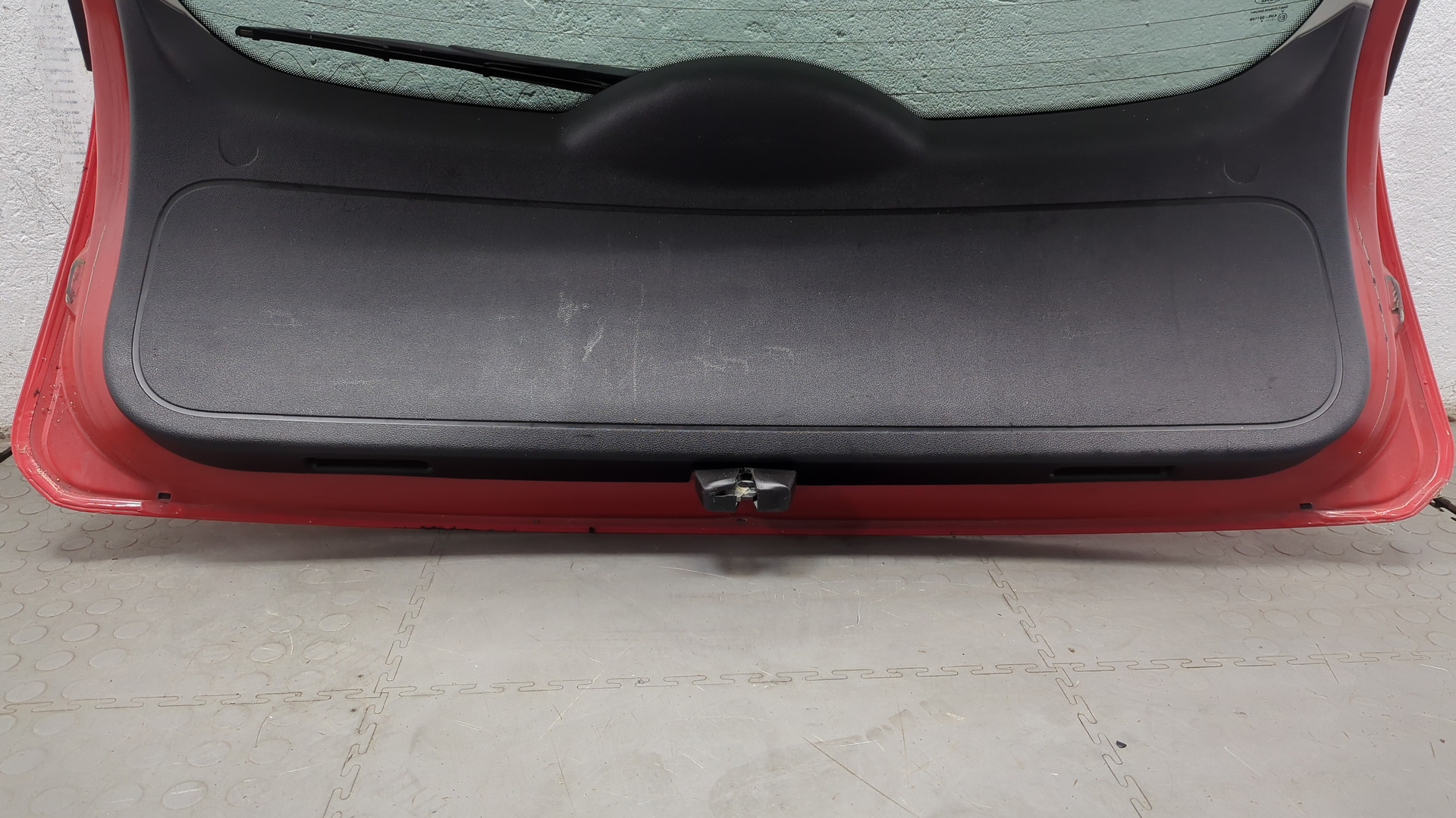 Дверь багажника