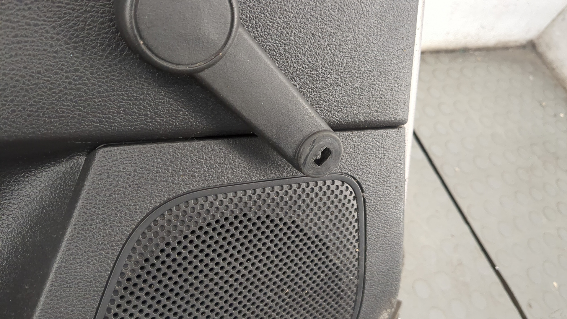 Дверь задняя левая