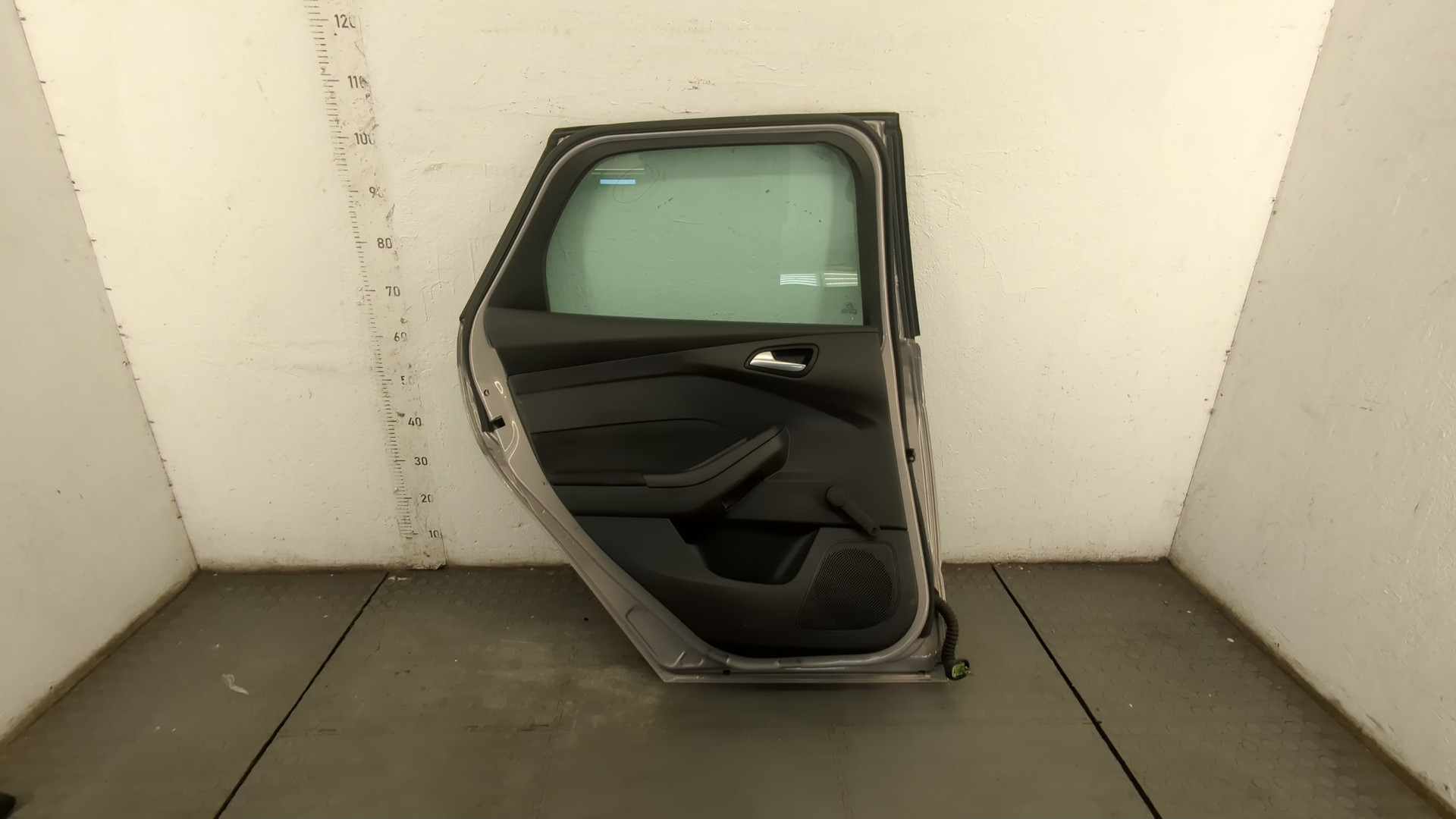 Дверь задняя левая