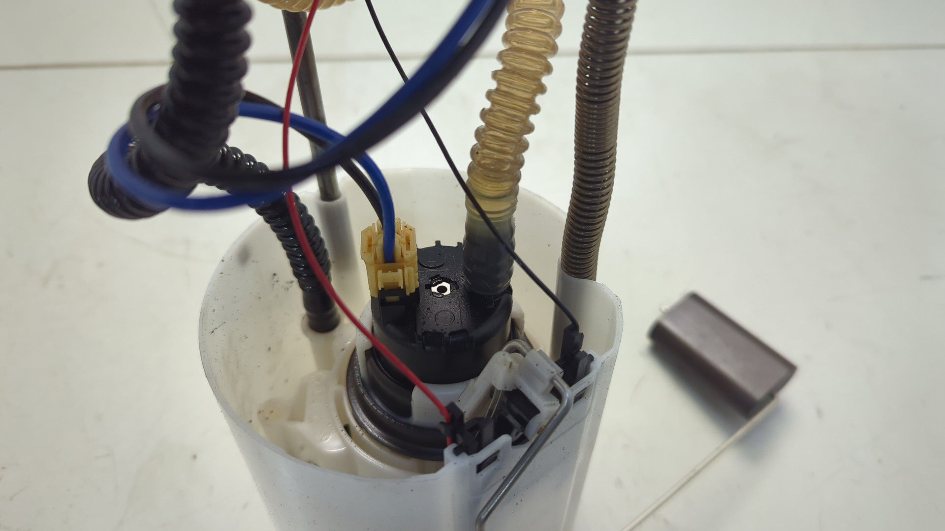 Насос топливный электрический