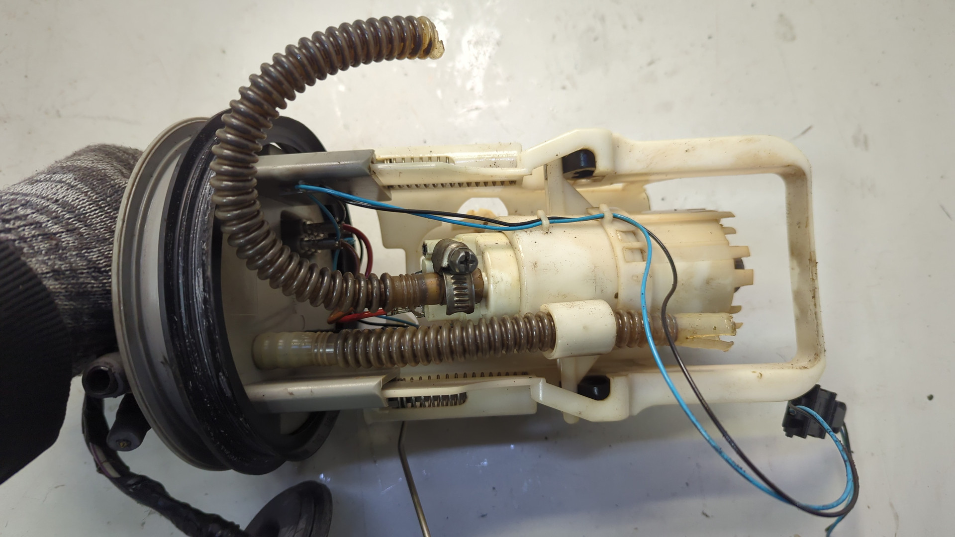 Насос топливный электрический