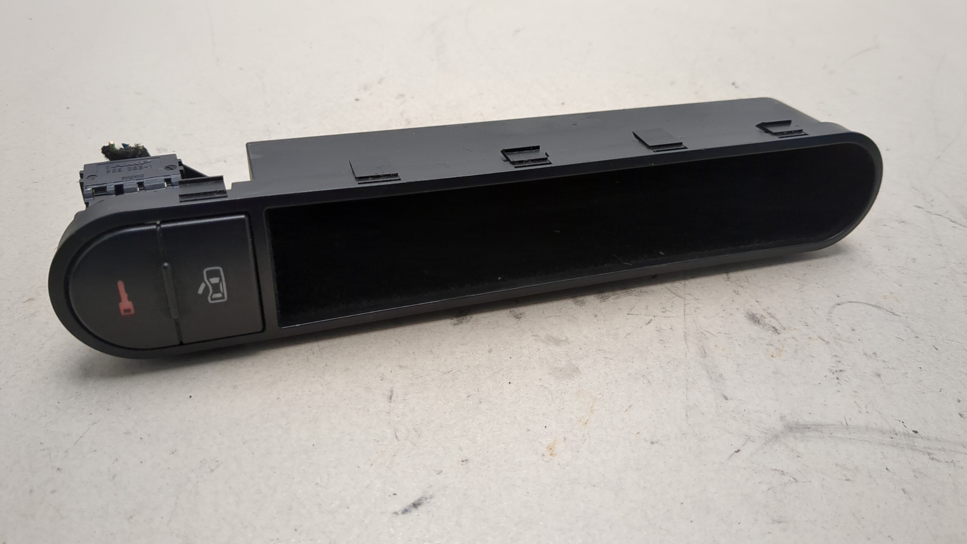 Кнопка открывания двери