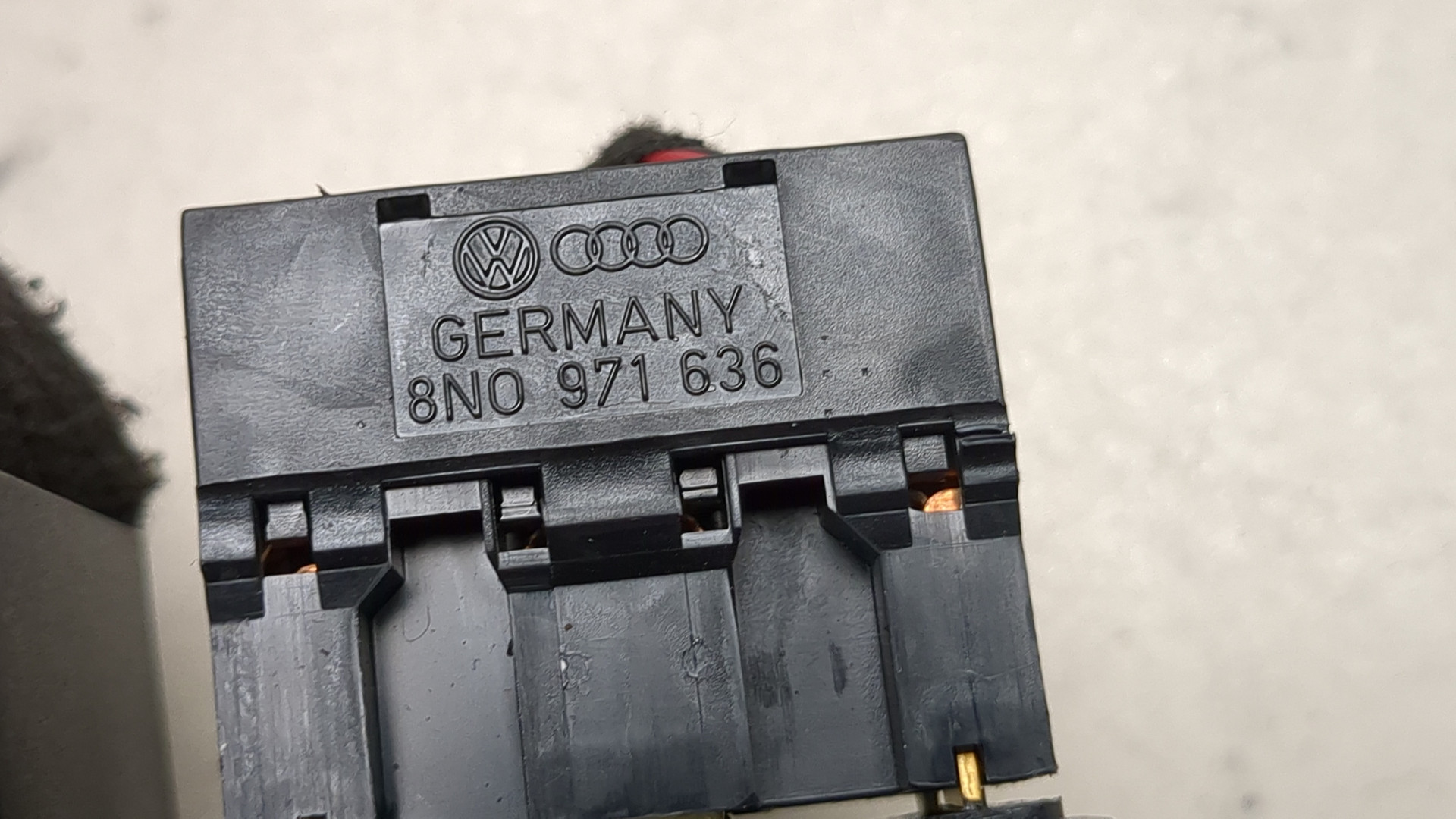 Кнопка открывания двери