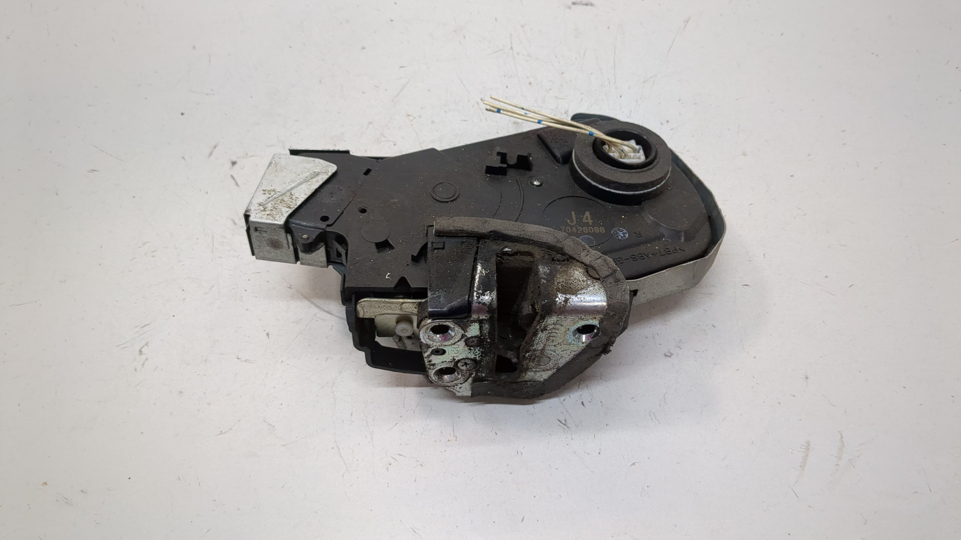 Замок двери передней правой