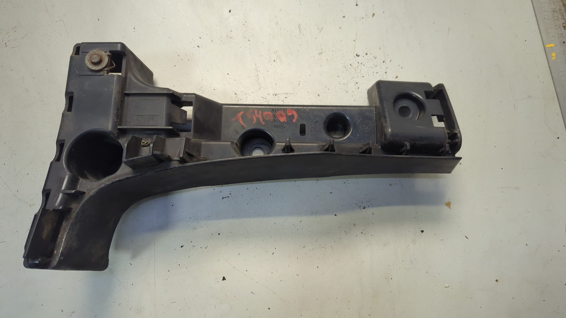 Кронштейн заднего бампера левый