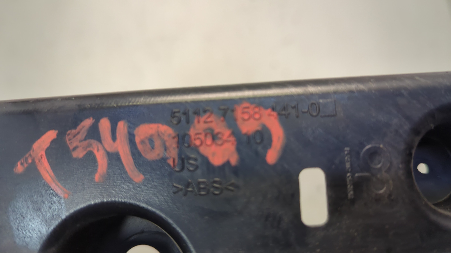 Кронштейн заднего бампера левый