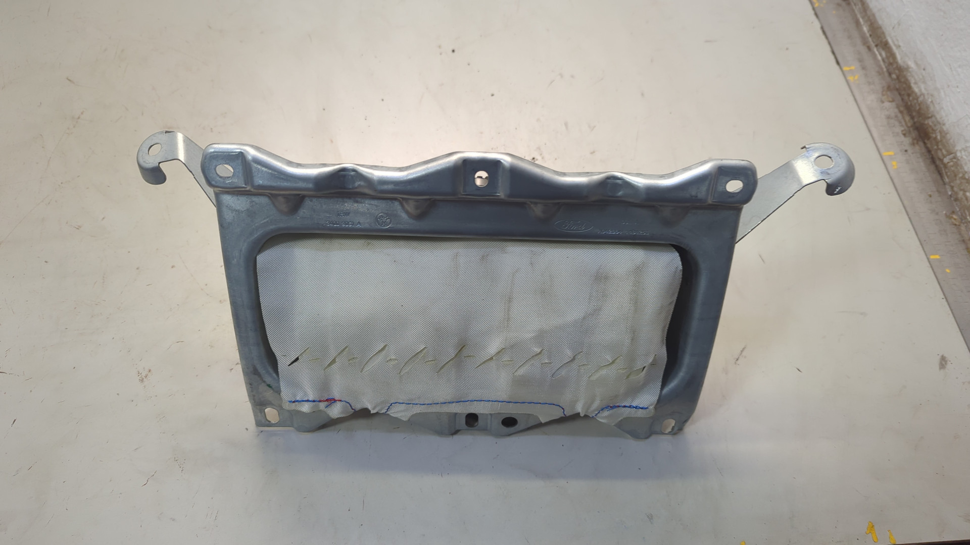 Подушка безопасности пассажирская (в торпедо)