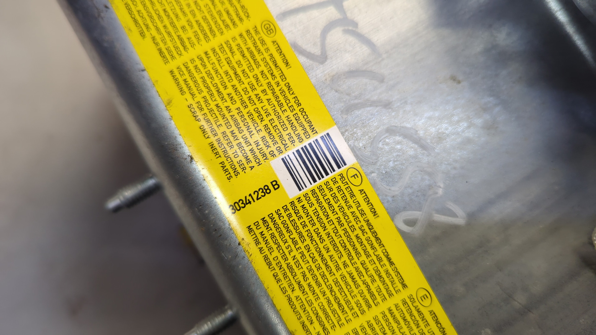 Подушка безопасности пассажирская (в торпедо)