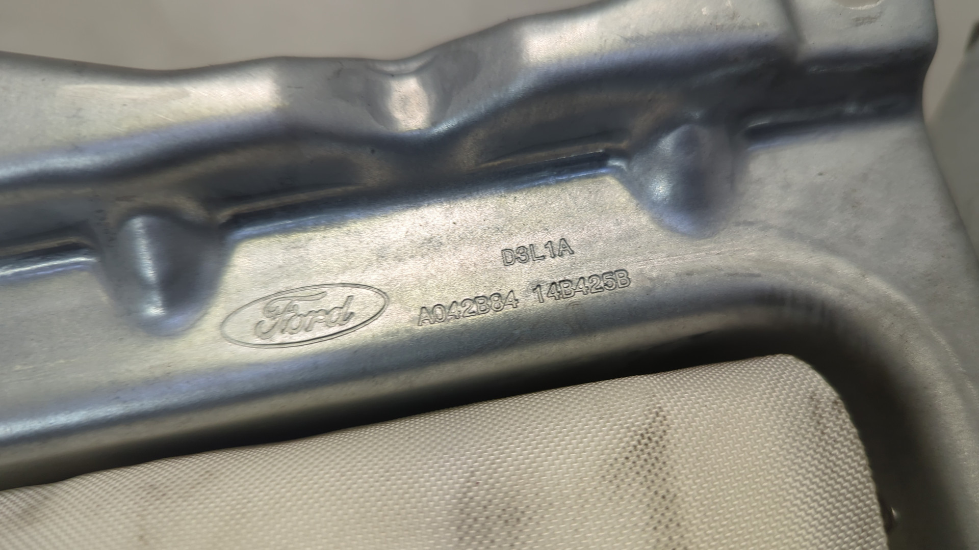 Подушка безопасности пассажирская (в торпедо)