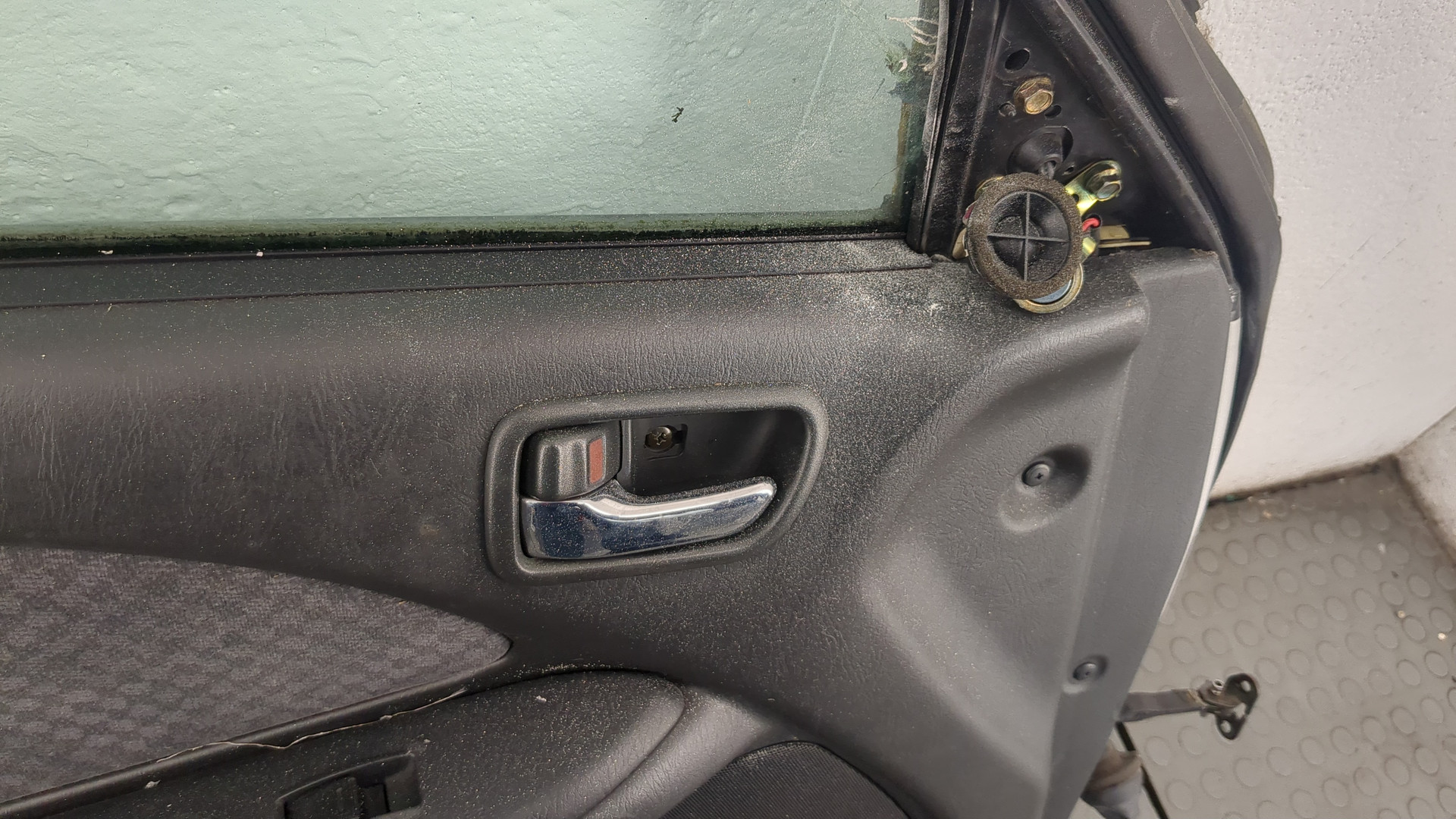 Дверь передняя левая