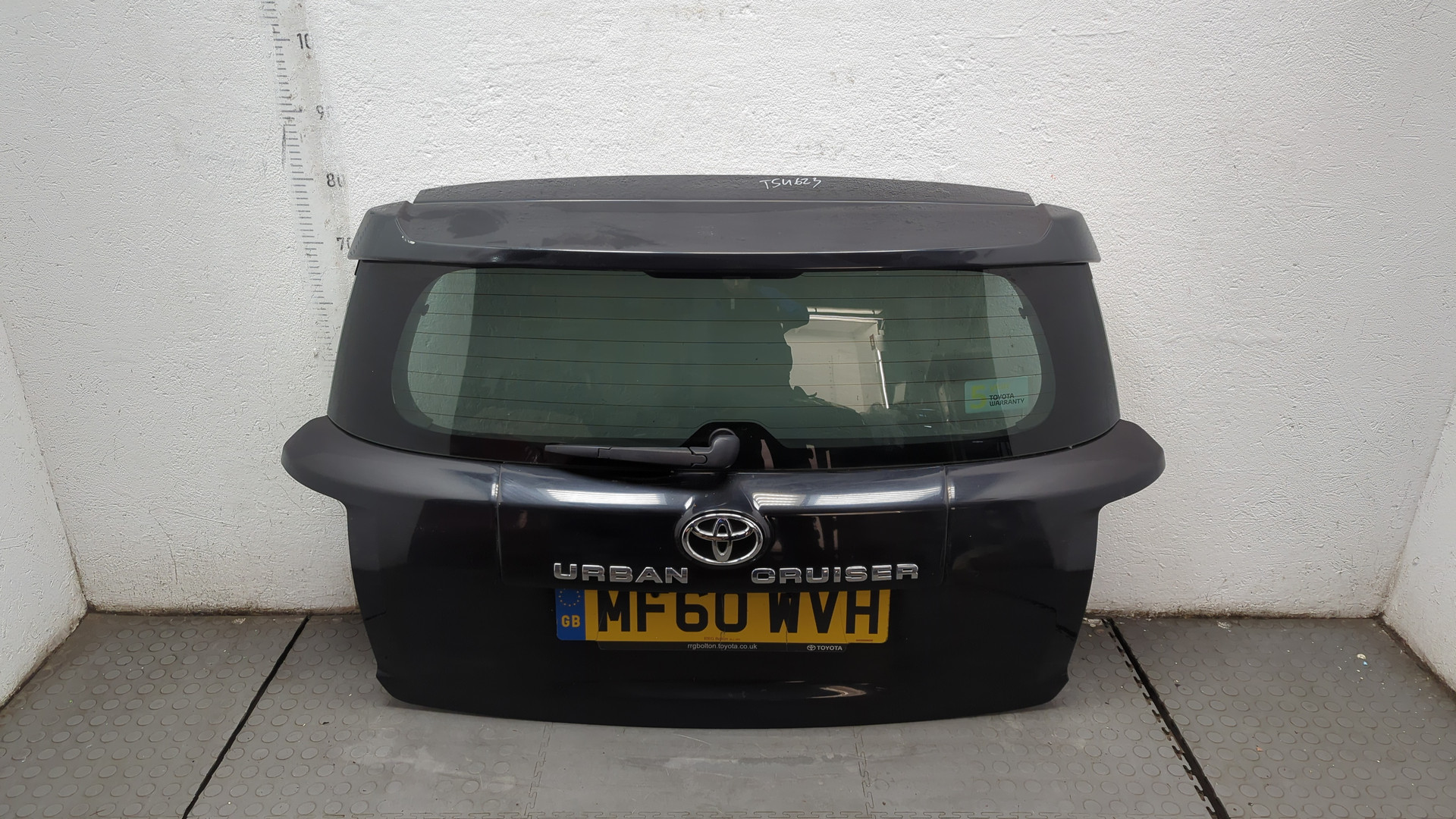 Дверь багажника