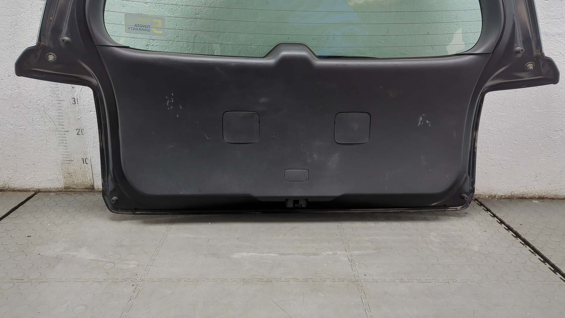 Дверь багажника