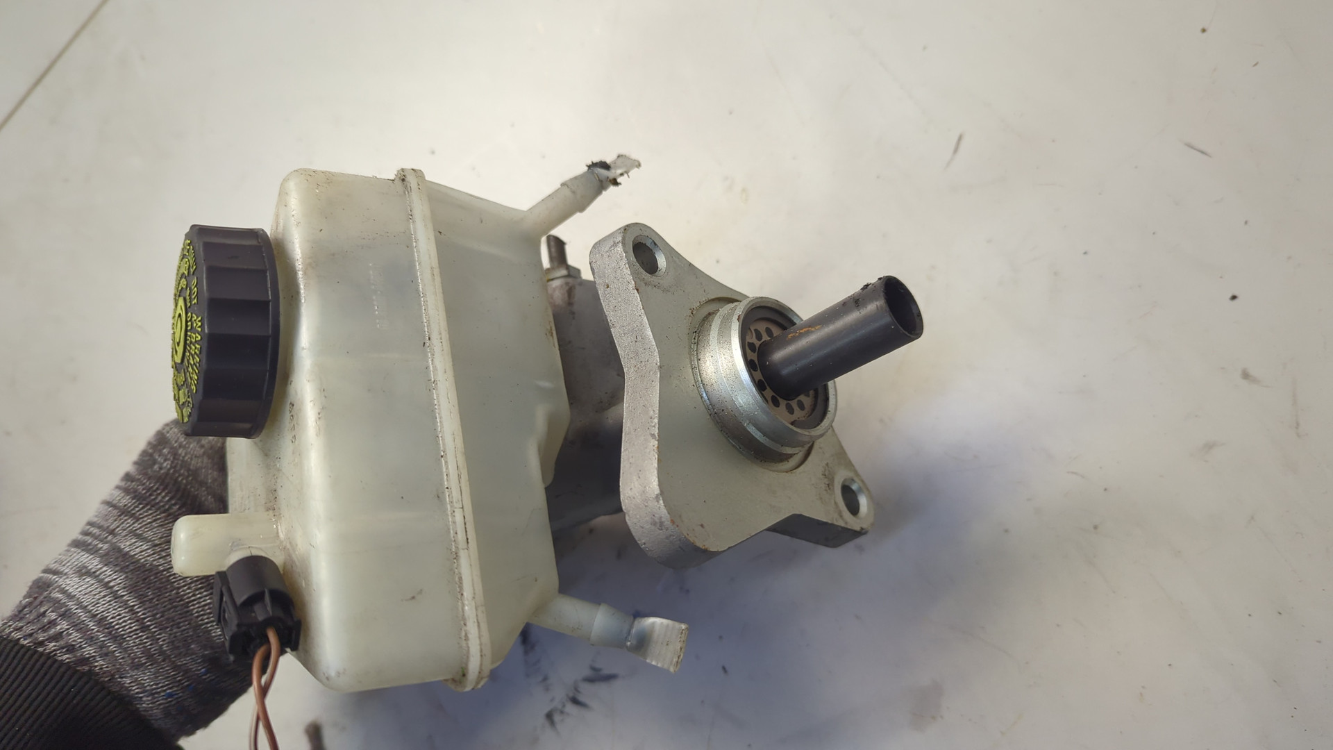 Цилиндр тормозной главный