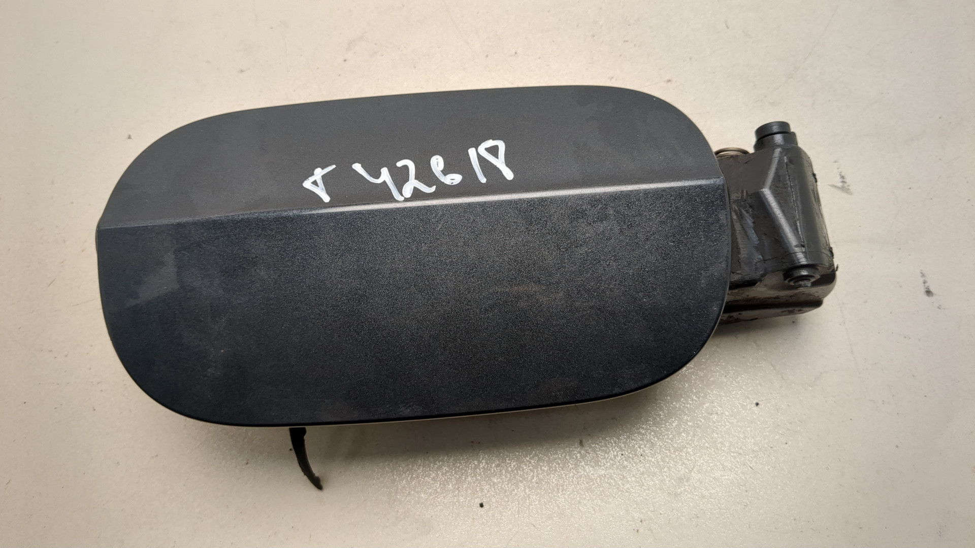 Лючок бензобака