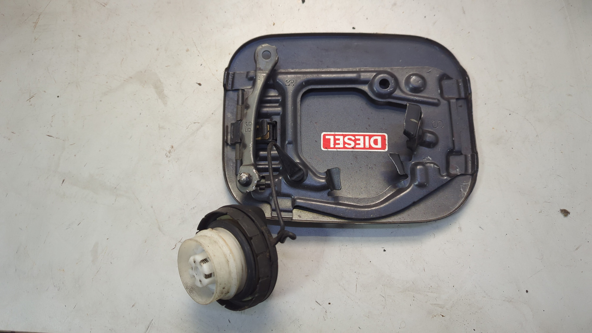 Лючок бензобака