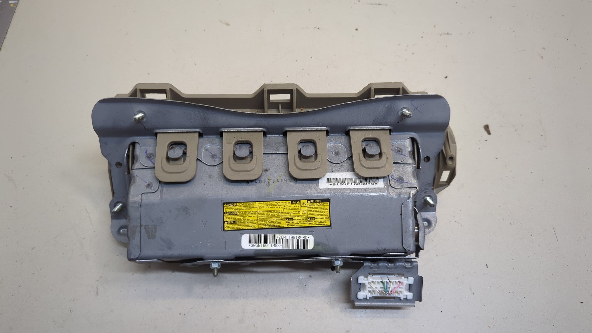 Подушка безопасности нижняя (для колен)